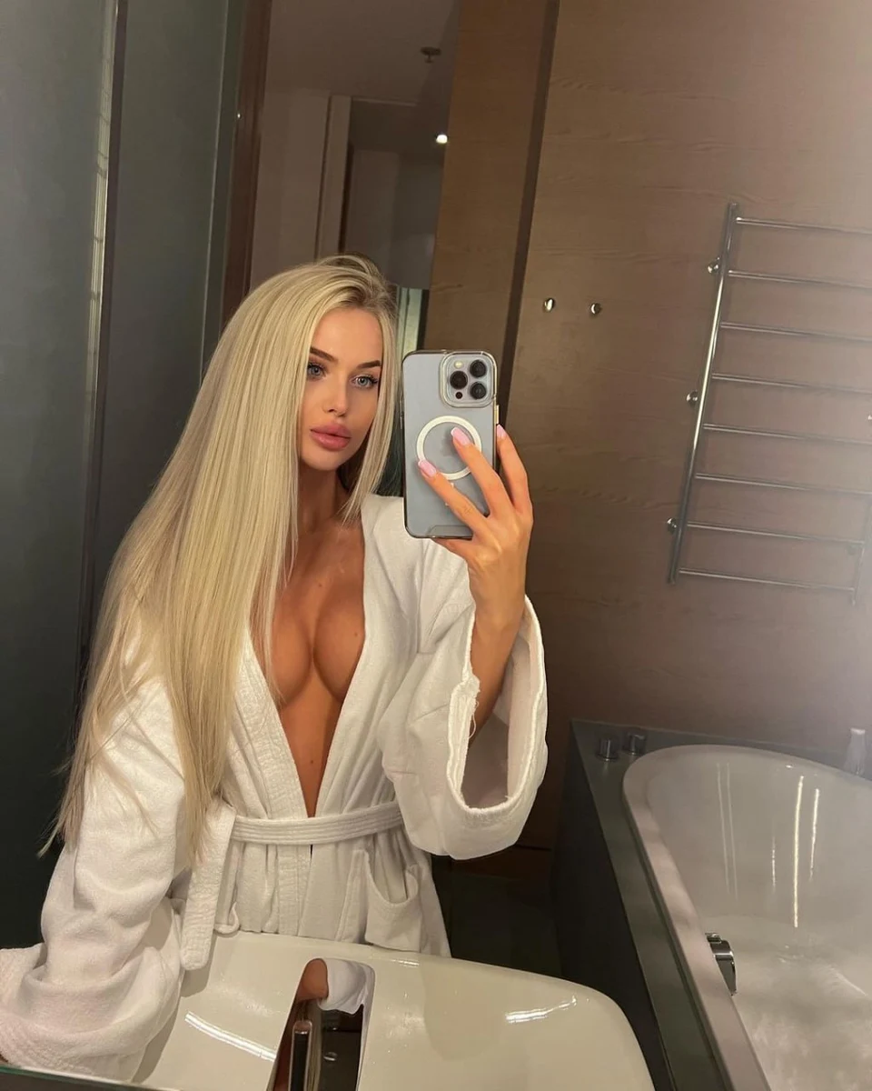 Eleni escort in Dubai