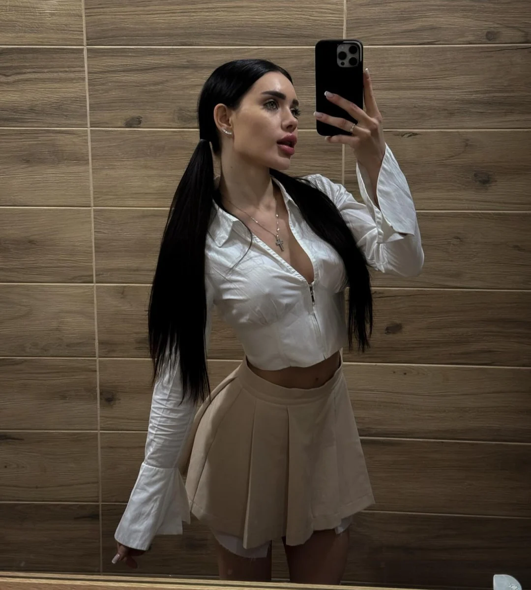 Karolina escort in Dubai